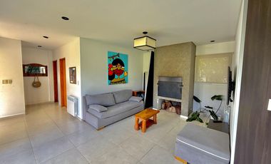 RETASADA! CASA SOBRE 2 LOTES. UNICA!!