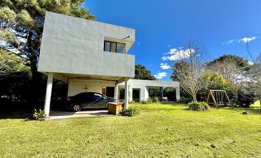 RETASADA! CASA SOBRE 2 LOTES. UNICA!!