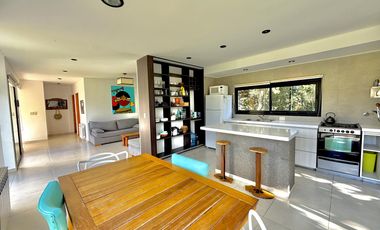 RETASADA! CASA SOBRE 2 LOTES. UNICA!!