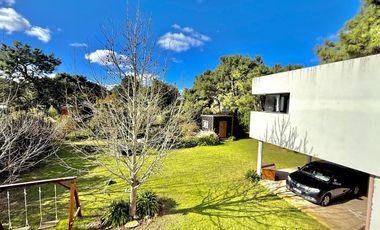 RETASADA! CASA SOBRE 2 LOTES. UNICA!!