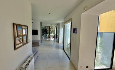 RETASADA! CASA SOBRE 2 LOTES. UNICA!!