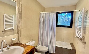 RETASADA! CASA SOBRE 2 LOTES. UNICA!!