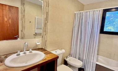 RETASADA! CASA SOBRE 2 LOTES. UNICA!!