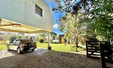 RETASADA! CASA SOBRE 2 LOTES. UNICA!!