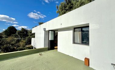 RETASADA! CASA SOBRE 2 LOTES. UNICA!!