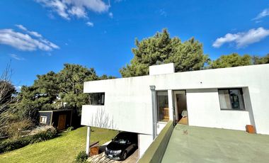 RETASADA! CASA SOBRE 2 LOTES. UNICA!!