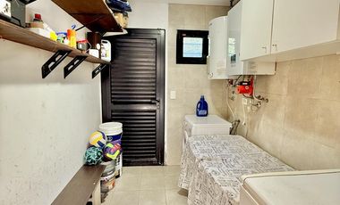 RETASADA! CASA SOBRE 2 LOTES. UNICA!!