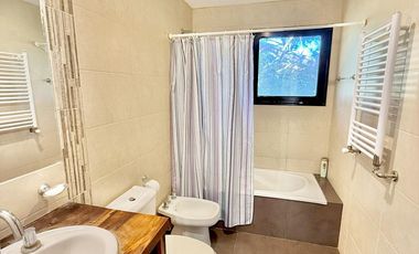 RETASADA! CASA SOBRE 2 LOTES. UNICA!!