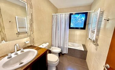 RETASADA! CASA SOBRE 2 LOTES. UNICA!!