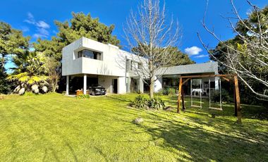 RETASADA! CASA SOBRE 2 LOTES. UNICA!!