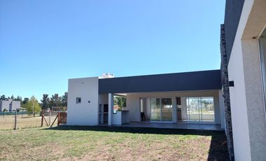 Casa en venta a estrenar en Barrio Privado Monet