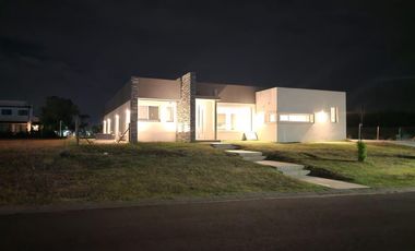 Casa en venta a estrenar en Barrio Privado Monet