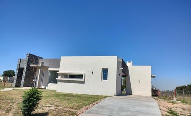 Casa en venta a estrenar en Barrio Privado Monet