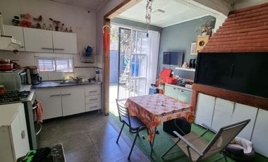 Casa en venta - 5 Dormitorios 3 Baños - Cochera - 200Mts2 - José C. Paz