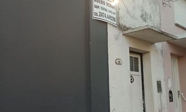 Casa en venta - 2 Dormitorios 2 Baños - Cochera - 243Mts2 - Salto