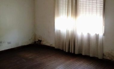 Casa en venta - 2 Dormitorios 2 Baños - Cochera - 243Mts2 - Salto