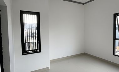 Rumah Modern Contemporary Pondok Cabe Dekat Kampus UT