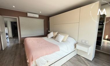 APTO CRÉDITO - Casa en venta de 5 ambientes con quincho, piscina y cochera - Villa Ballester