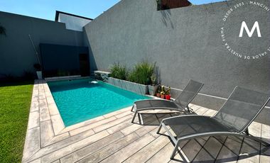 APTO CRÉDITO - Casa en venta de 5 ambientes con quincho, piscina y cochera - Villa Ballester