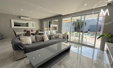 APTO CRÉDITO - Casa en venta de 5 ambientes con quincho, piscina y cochera - Villa Ballester