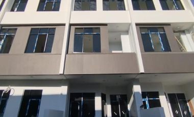 JUAL RUMAH 3 LANTAI jln KRAN V no 85 aman, nyaman bisa di pakai USAHA.