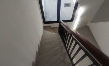 JUAL RUMAH 3 LANTAI jln KRAN V no 85 aman, nyaman bisa di pakai USAHA.