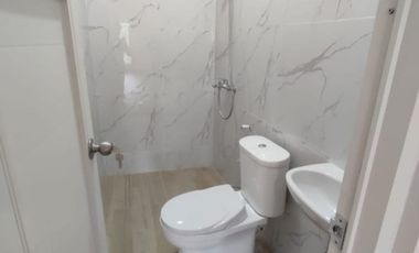 JUAL RUMAH 3 LANTAI jln KRAN V no 85 aman, nyaman bisa di pakai USAHA.