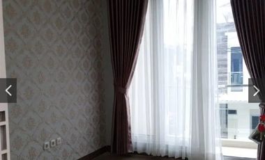 JUAL RUMAH 3 LANTAI jln KRAN V no 85 aman, nyaman bisa di pakai USAHA.