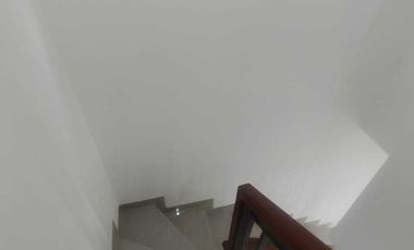 JUAL RUMAH 3 LANTAI jln KRAN V no 85 aman, nyaman bisa di pakai USAHA.