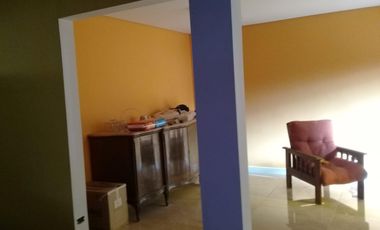 Casa en venta - 3 Dormitorios 2 Baños - Cocheras - 415Mts2 - Glew, Almirante Brown