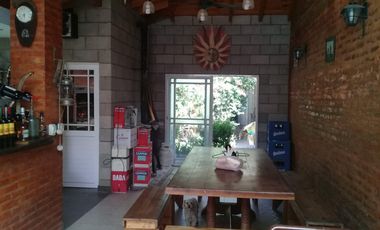 Casa en venta - 3 Dormitorios 2 Baños - Cocheras - 415Mts2 - Glew, Almirante Brown