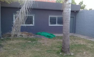 Casa en venta - 3 Dormitorios 2 Baños - Cocheras - 415Mts2 - Glew, Almirante Brown
