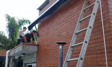 Casa en venta - 3 Dormitorios 2 Baños - Cocheras - 415Mts2 - Glew, Almirante Brown