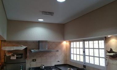 Casa en venta - 3 Dormitorios 2 Baños - Cocheras - 415Mts2 - Glew, Almirante Brown