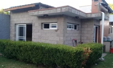 Casa en venta - 3 Dormitorios 2 Baños - Cocheras - 415Mts2 - Glew, Almirante Brown