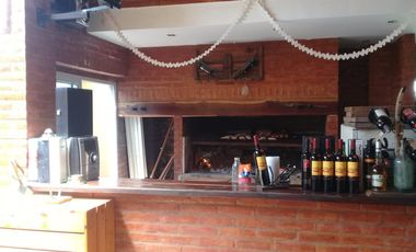 Casa en venta - 3 Dormitorios 2 Baños - Cocheras - 415Mts2 - Glew, Almirante Brown