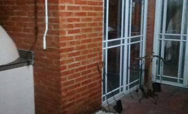 Casa en venta - 3 Dormitorios 2 Baños - Cocheras - 415Mts2 - Glew, Almirante Brown