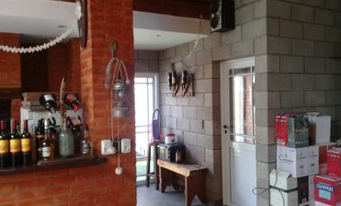 Casa en venta - 3 Dormitorios 2 Baños - Cocheras - 415Mts2 - Glew, Almirante Brown