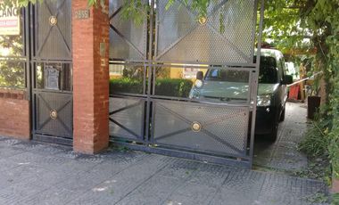 Casa en venta - 3 Dormitorios 2 Baños - Cocheras - 415Mts2 - Glew, Almirante Brown