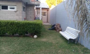 Casa en venta - 3 Dormitorios 2 Baños - Cocheras - 415Mts2 - Glew, Almirante Brown