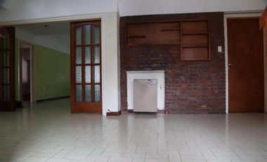 Casa en venta - 4 Dormitorios 2 Baños - Cochera - 240Mts2 - Balcarce