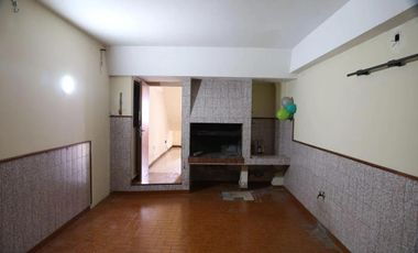 Casa en venta - 4 Dormitorios 2 Baños - Cochera - 240Mts2 - Balcarce