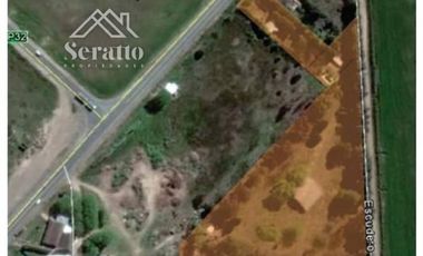 AMPLIO TERRENO, SOBRE CRUCE DE AMBAS RUTAS 32 Y 188
