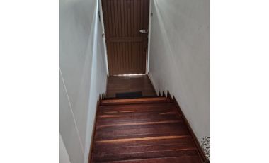 SE VENDE CASA EN EL CENTRO DE DOS PISOS INDEPENDIENTES