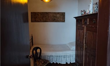 SE VENDE CASA EN EL CENTRO DE DOS PISOS INDEPENDIENTES
