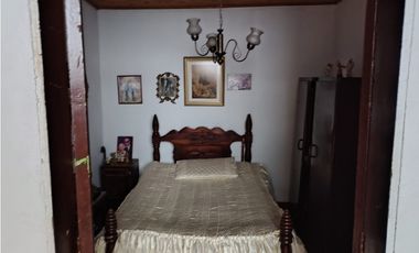 SE VENDE CASA EN EL CENTRO DE DOS PISOS INDEPENDIENTES