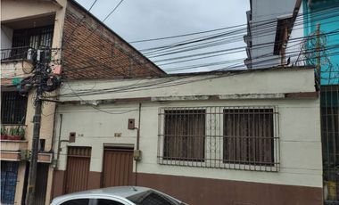 SE VENDE CASA EN EL CENTRO DE DOS PISOS INDEPENDIENTES
