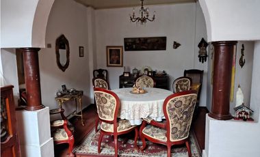 SE VENDE CASA EN EL CENTRO DE DOS PISOS INDEPENDIENTES