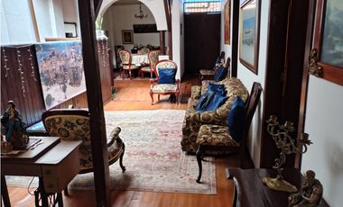 SE VENDE CASA EN EL CENTRO DE DOS PISOS INDEPENDIENTES