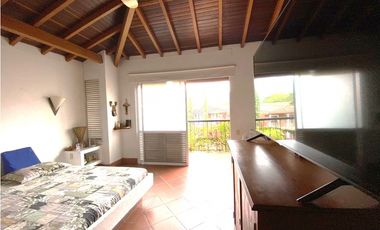 Venta Casa en San Jerónimo, unidad cerrada 193 mts, amoblada